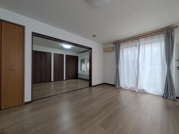 Two-Generation House in Ebetsu Hokkaido | 6LDK Renovated 2021 - Thumbnail 2