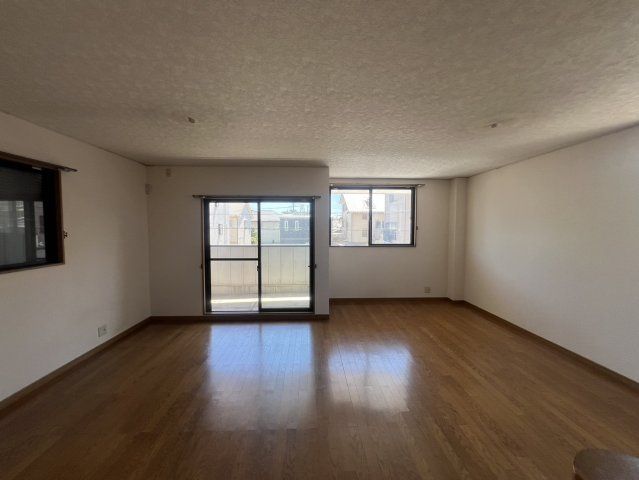 4LDK 151sqm House for Sale in Wakayama City Near Station - Thumbnail 2