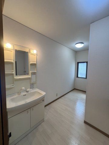 4LDK 151sqm House for Sale in Wakayama City Near Station - Thumbnail 4
