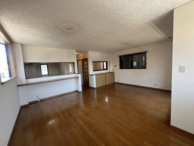 4LDK 151sqm House for Sale in Wakayama City Near Station - Thumbnail 3