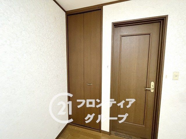4LDK Detached House for Sale in Neyagawa, Osaka - Thumbnail 2