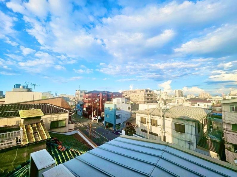 4-Storey Steel House with Shop Space in Osaka's Tezukayama - Thumbnail 4