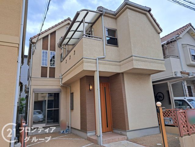 Renovated 4LDK House for Sale in Itami, Hyogo | Spacious Family Home - Thumbnail 2