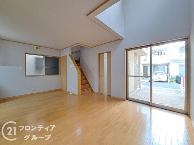 Renovated 4LDK House for Sale in Itami, Hyogo | Spacious Family Home - Thumbnail 4