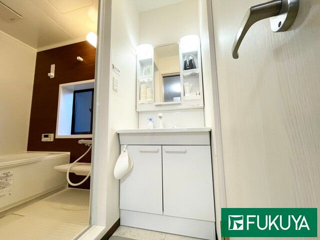 5K House for Sale Near Midoribashi Station, Osaka - Thumbnail 3