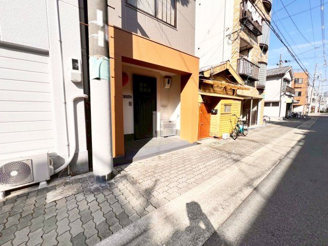 Renovated 4LDK House in Konohana Ward, Osaka - 109.92 sqm - Thumbnail 3