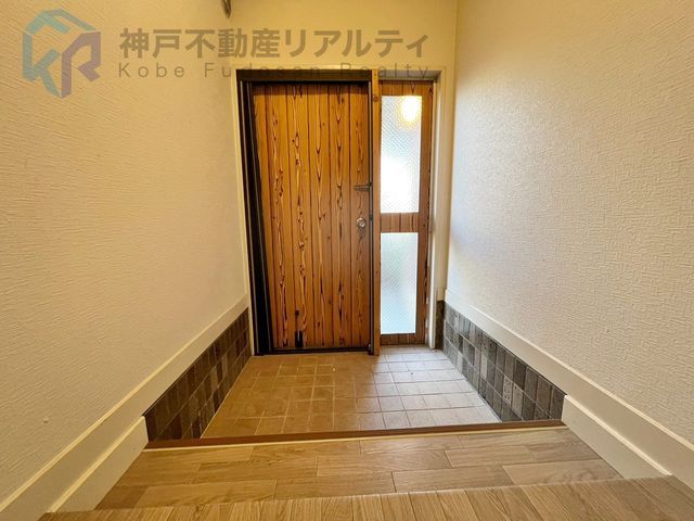 Renovated 4DK Corner Lot House for Sale in Kobe's Hyogo Ward - Thumbnail 4
