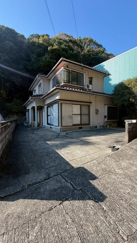 5DK Owner-Change House in Kainan City, Wakayama - Image 1