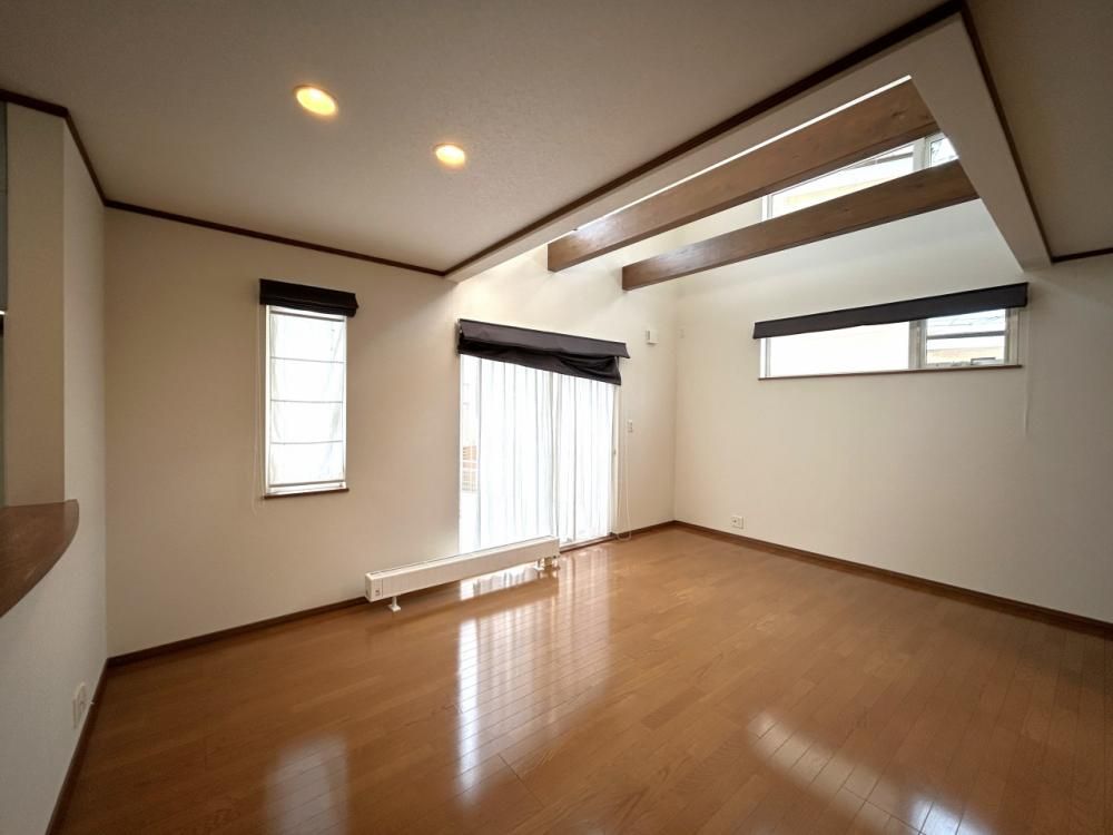 Compact 3LDK House in Hakodate with Atrium and Parking - Thumbnail 4