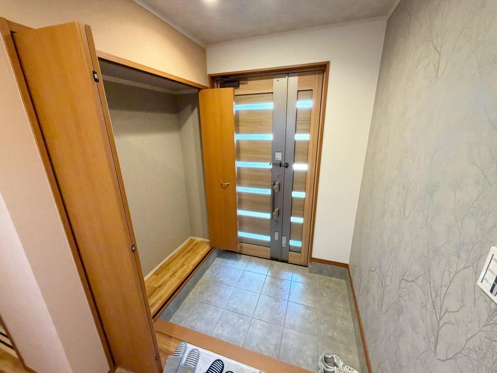 Renovated 4LDK House with Sky Balcony in Kadoma, Osaka - Thumbnail 3