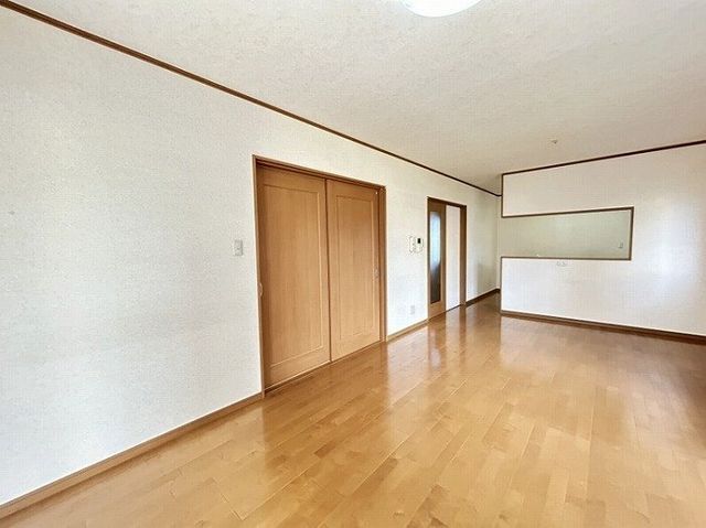 4SLDK Detached House for Sale in Yokkaichi, Mie - 132.5 sqm - Thumbnail 2
