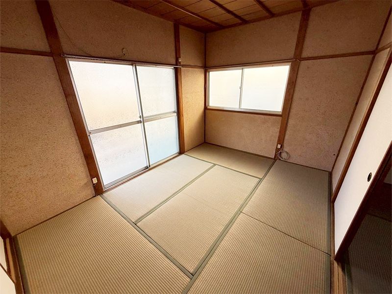 Fully Renovated 2LDK House for Sale in Habikino, Osaka - Thumbnail 3