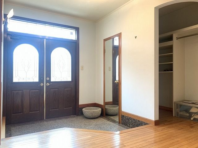 8SLDK Detached House for Sale in Toyonaka, Osaka - 261.87 sqm - Thumbnail 2