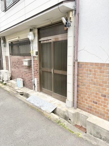 2LDK Renovated House Near Teradacho Station in Ikuno-ku, Osaka - Image 1