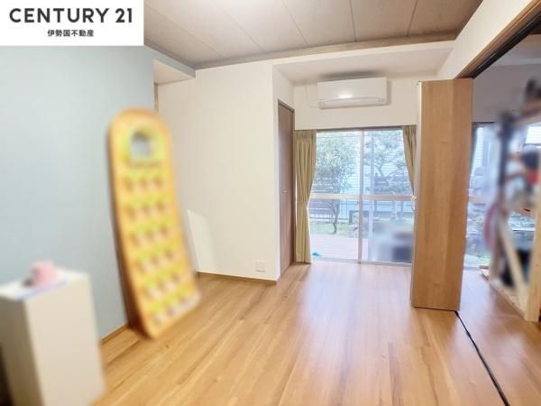 Renovated 3LDK House Near Oiwake Station in Yokkaichi - Thumbnail 3