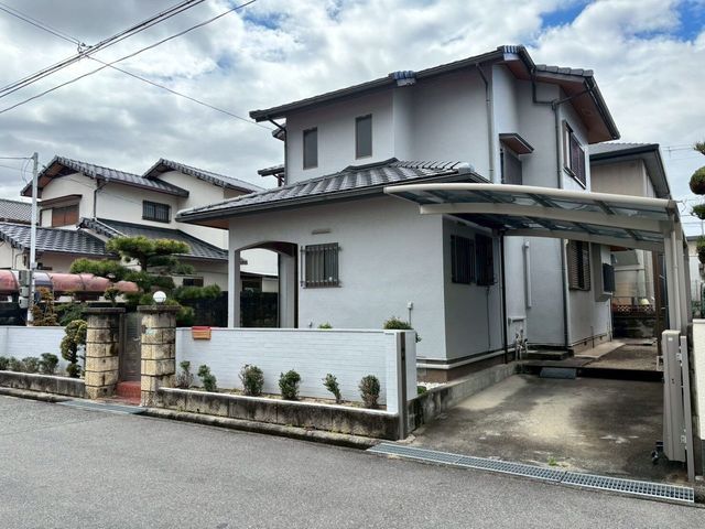 7DK Detached House for Sale in Kumatori, Osaka with Large Garden - Thumbnail 2