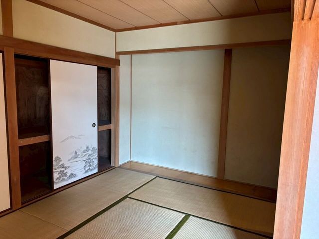 7DK Detached House for Sale in Kumatori, Osaka with Large Garden - Thumbnail 4