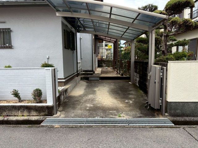 7DK Detached House for Sale in Kumatori, Osaka with Large Garden - Thumbnail 3