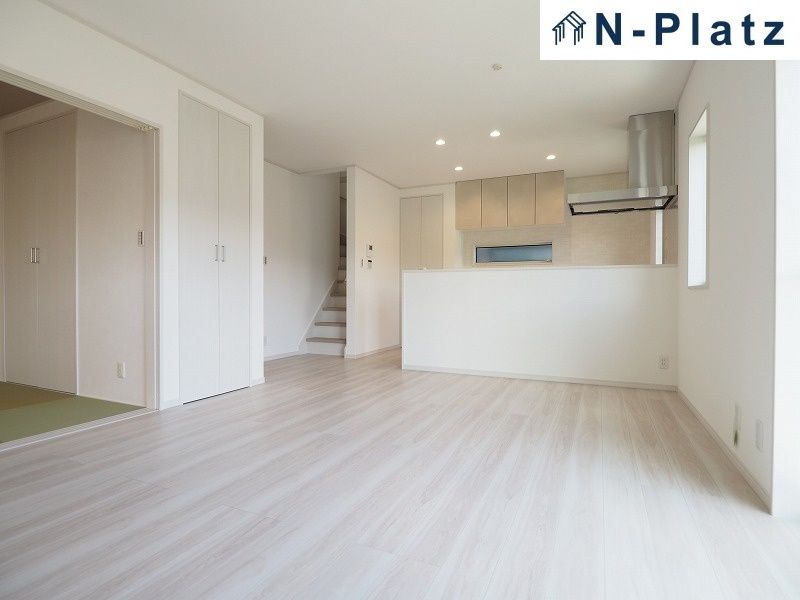 Modern 4LDK House for Sale in Kobe Tsutsujigaoka - Thumbnail 2