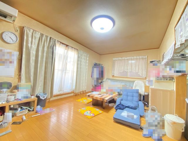 3SLDK Family House with Floor Heating & 2 Parking Spaces in Higashiosaka - Thumbnail 2