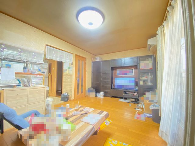 3SLDK Family House with Floor Heating & 2 Parking Spaces in Higashiosaka - Thumbnail 3