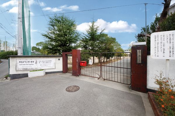 4LDK Family House with Solar Panels near Takashinohama Station, Osaka - Thumbnail 2