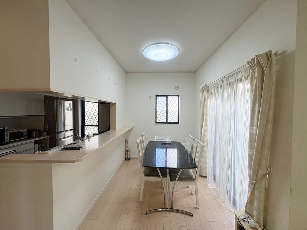 4LDK Family House with Solar Panels near Takashinohama Station, Osaka - Thumbnail 4