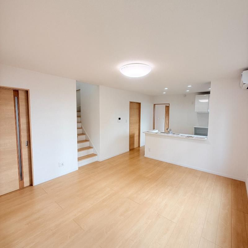 5LDK Modern Detached House for Sale in Hokuto, Hokkaido - Thumbnail 4