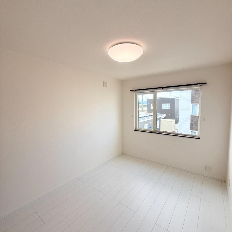 5LDK Modern Detached House for Sale in Hokuto, Hokkaido - Thumbnail 3