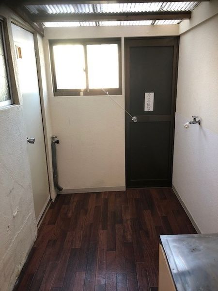 3DK Terraced House for Sale in Neyagawa, Osaka - 3.99M Yen - Thumbnail 2