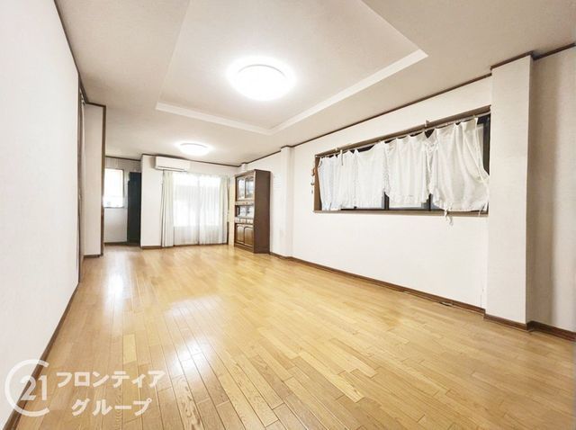 5LDK Steel-Frame House for Sale near Hachioji-no-Sato Station, Higashi-Osaka - Thumbnail 4