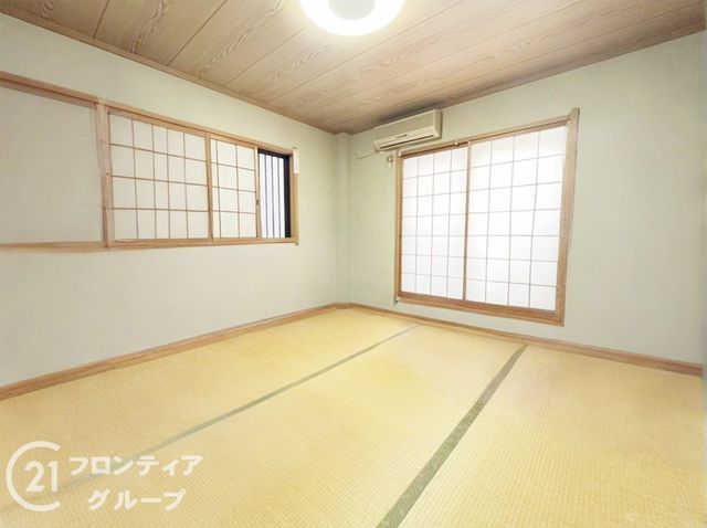 5LDK Steel-Frame House for Sale near Hachioji-no-Sato Station, Higashi-Osaka - Thumbnail 3