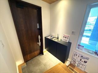 2SLDK House for Sale in Neyagawa, Osaka - 126.06 sqm — Front_door, Neyagawa, Osaka