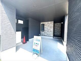 2SLDK House for Sale in Neyagawa, Osaka - 126.06 sqm — Front_door, Neyagawa, Osaka