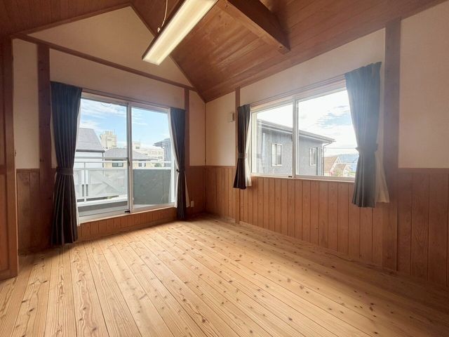 Modern 4LDK House with Renovation in Hofu, Yamaguchi - Thumbnail 3