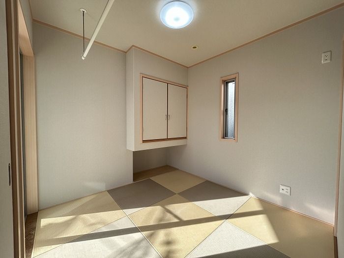 Renovated 4LDK House in Kobe Tarumi | 2010 Build, 2 Parking Spaces - Thumbnail 2