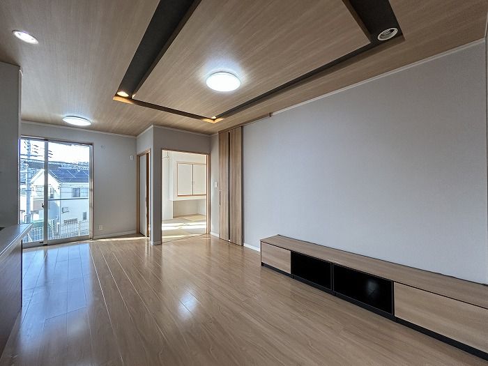 Renovated 4LDK House in Kobe Tarumi | 2010 Build, 2 Parking Spaces - Thumbnail 3