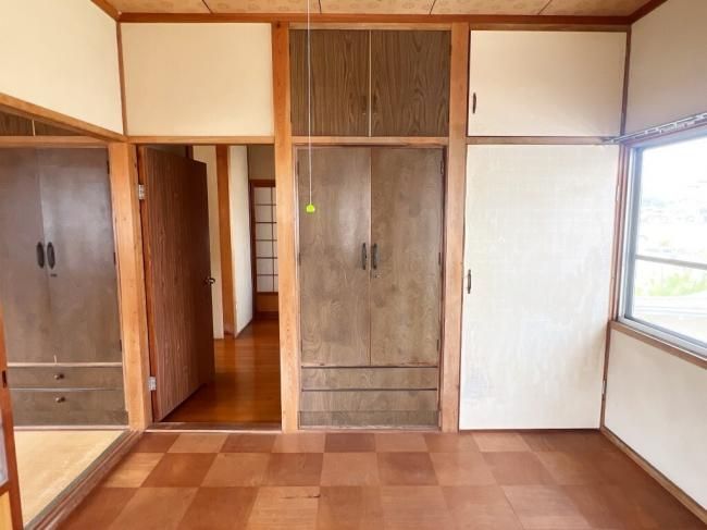 Spacious 1972 House for Sale in Kasaoka's Kanoura District - Thumbnail 4
