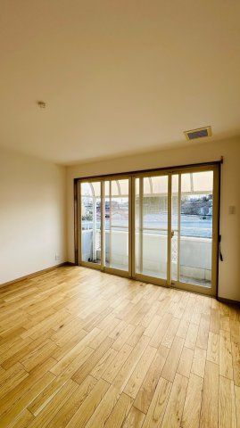 2DK Detached House for Sale in Toyonaka, Osaka - Renovated 2023 - Thumbnail 3