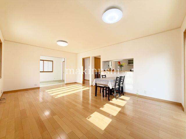 4LDK Detached House for Sale in Habikino City, Osaka - Thumbnail 3