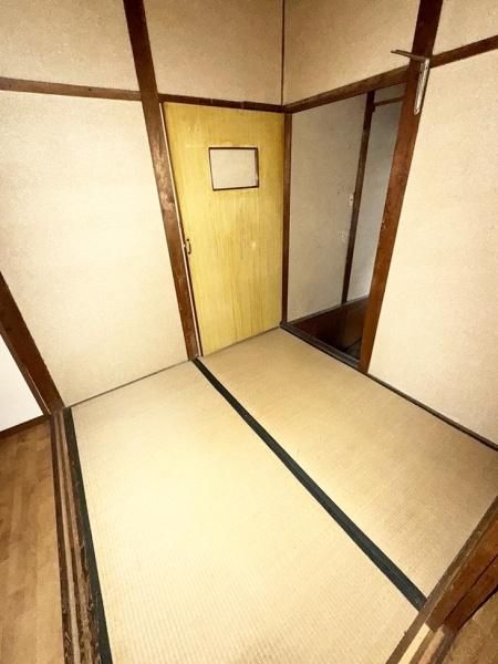 3DK House for Sale in Izumiotsu, Osaka - 161m² - Thumbnail 3