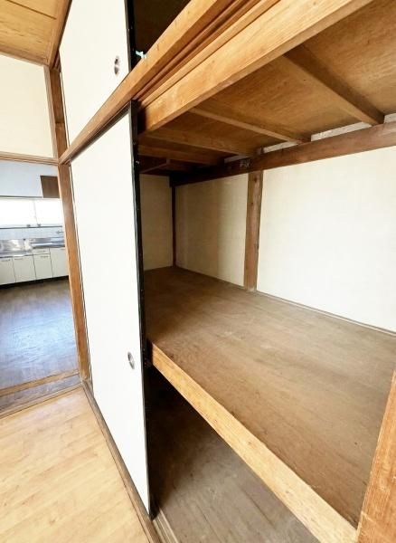 3DK House for Sale in Izumiotsu, Osaka - 161m² - Thumbnail 2