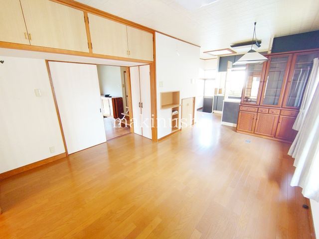 5LDK Japanese-Style House for Sale in Sakai, Osaka - Thumbnail 3