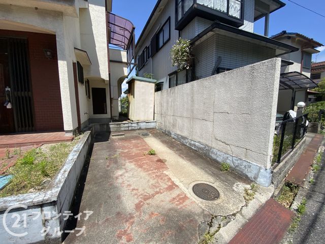 5LDK House for Sale in Yawata City, Kyoto - Thumbnail 2