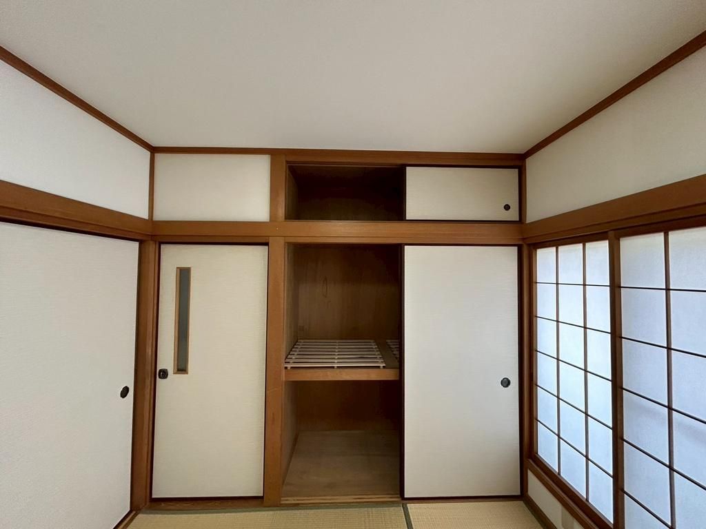 Renovated 3-Story House in Moriguchi, Osaka - 3LDK, Move-in Ready - Thumbnail 3