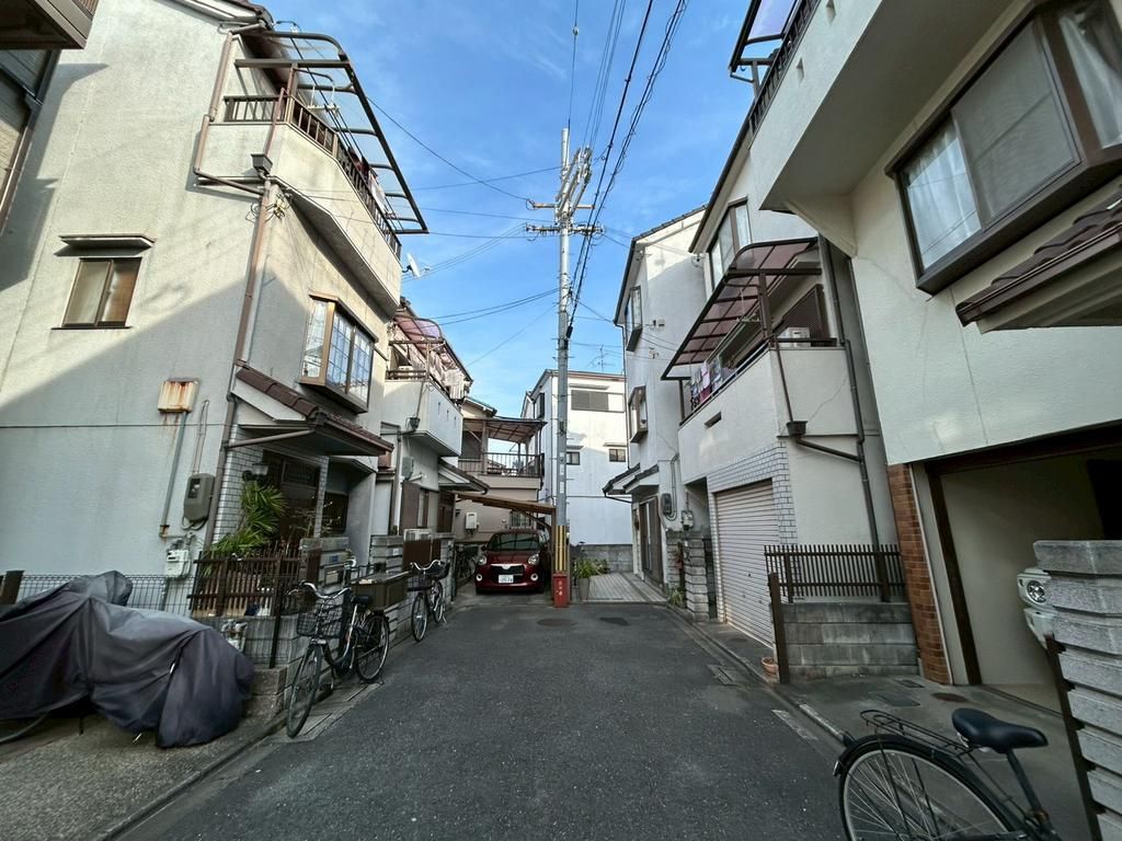 Renovated 3-Story House in Moriguchi, Osaka - 3LDK, Move-in Ready - Thumbnail 2