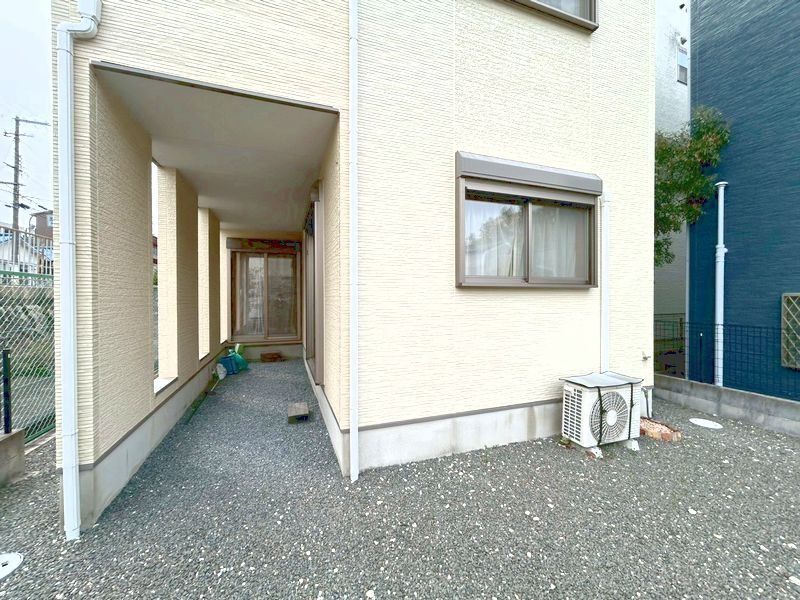 4LDK Detached House with Garden for Sale in Ikeda, Osaka - Thumbnail 3