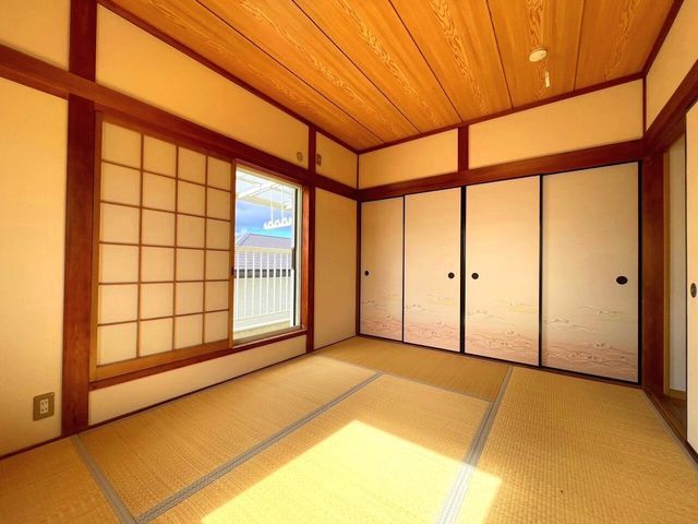4LDK Detached House for Sale in Hirakata, Osaka - Thumbnail 3