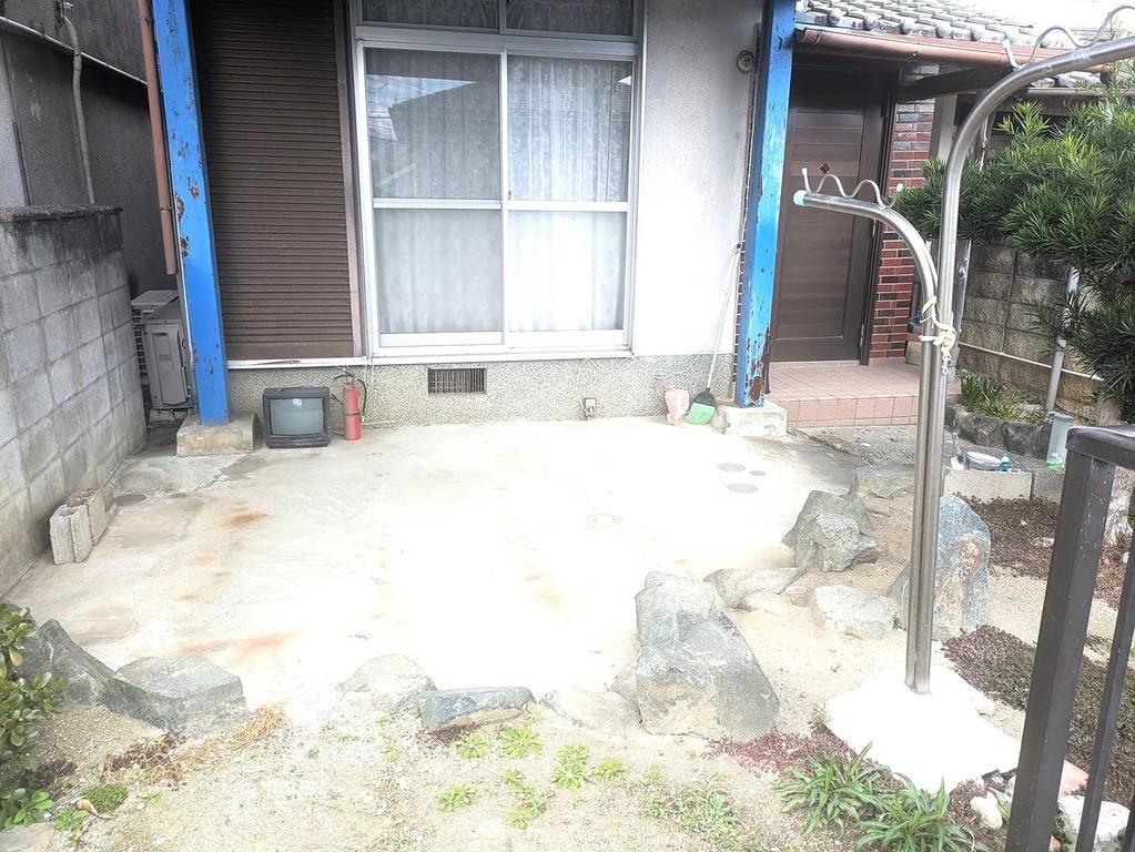 5DK Detached House with Large Garden for Sale in Habikino, Osaka - Thumbnail 2
