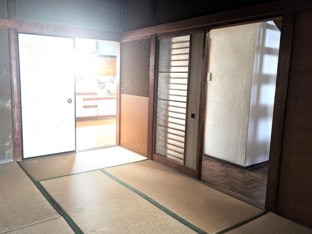 5DK Detached House with Large Garden for Sale in Habikino, Osaka - Thumbnail 4